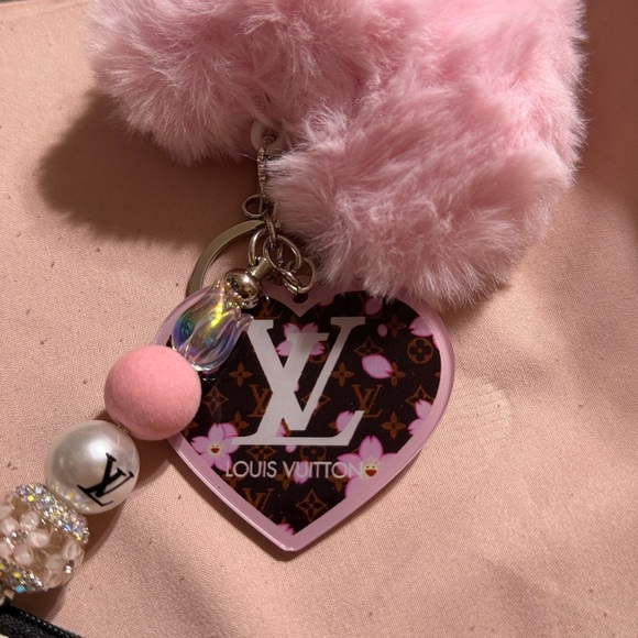 Brown and Pink 4 piece set includes keychain, pen, mag-safe pop socket & pouch. - Picture 4 of 6